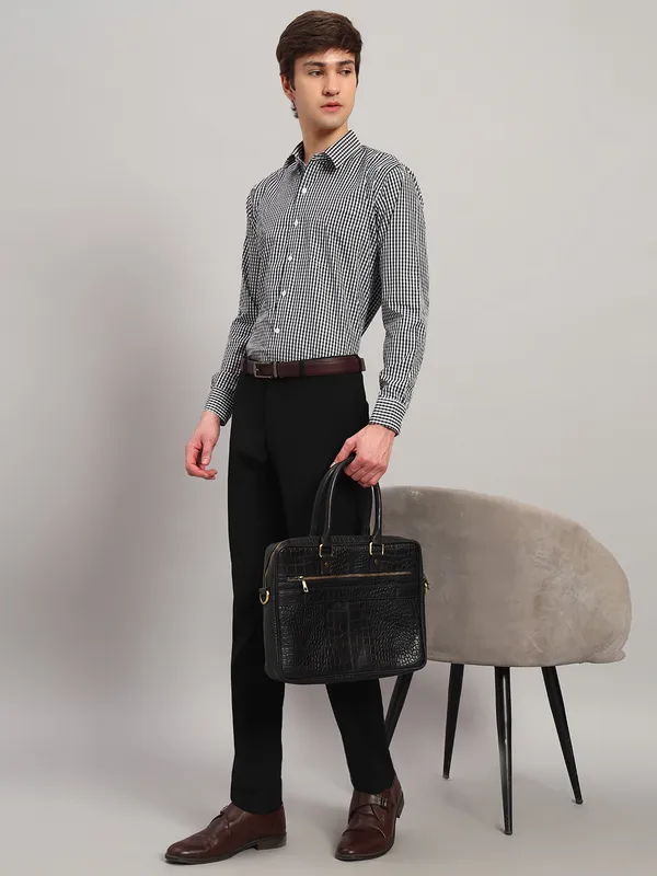 Black_And_White_Slim_Fit_Checked_Spread_Collar_Full_Sleeve_Cotton_Formal_Shirt_For_Men