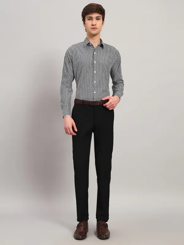 Black_And_White_Slim_Fit_Checked_Spread_Collar_Full_Sleeve_Cotton_Formal_Shirt_For_Men