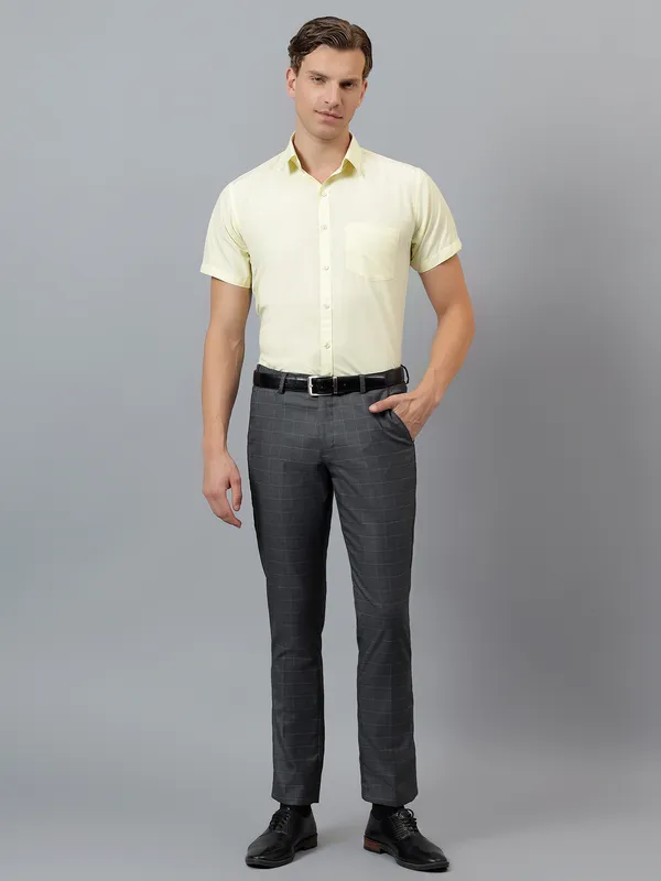 Lemon_Slim_Fit_Solid_Spread_Collar_Half_Sleeve_Formal_Shirt_For_Men