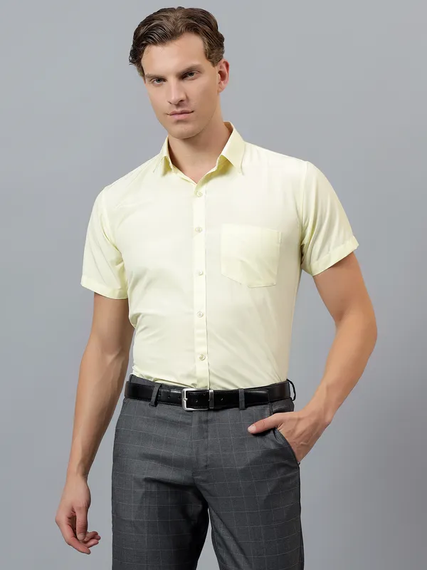 Lemon_Slim_Fit_Solid_Spread_Collar_Half_Sleeve_Formal_Shirt_For_Men