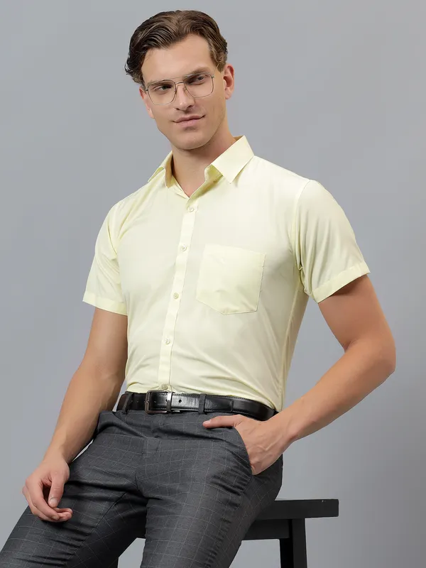 Lemon_Slim_Fit_Solid_Spread_Collar_Half_Sleeve_Formal_Shirt_For_Men