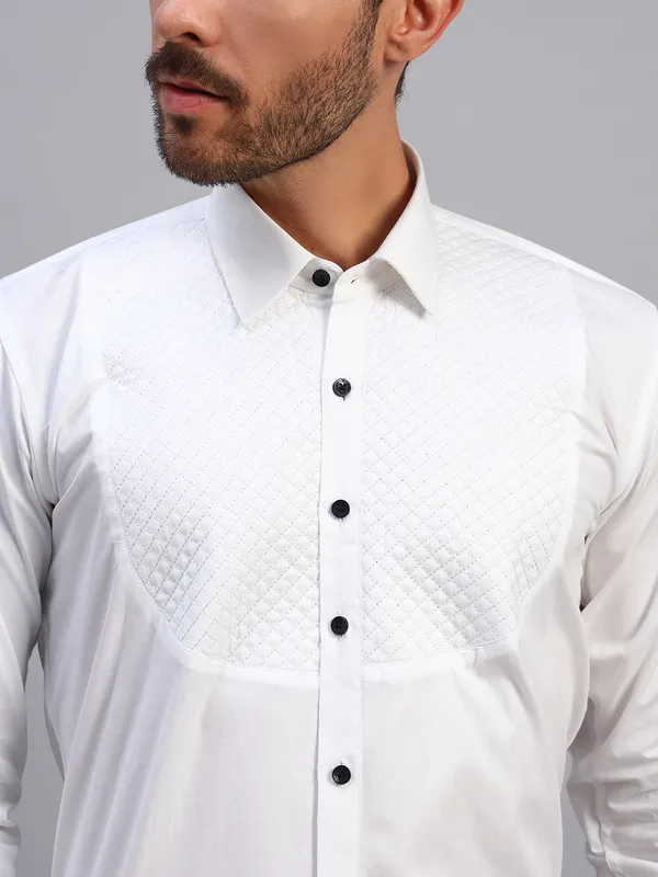 White_Original_Spread_Collar_Textured_Cotton_Slim_Fit_Formal_Shirt_For_Men