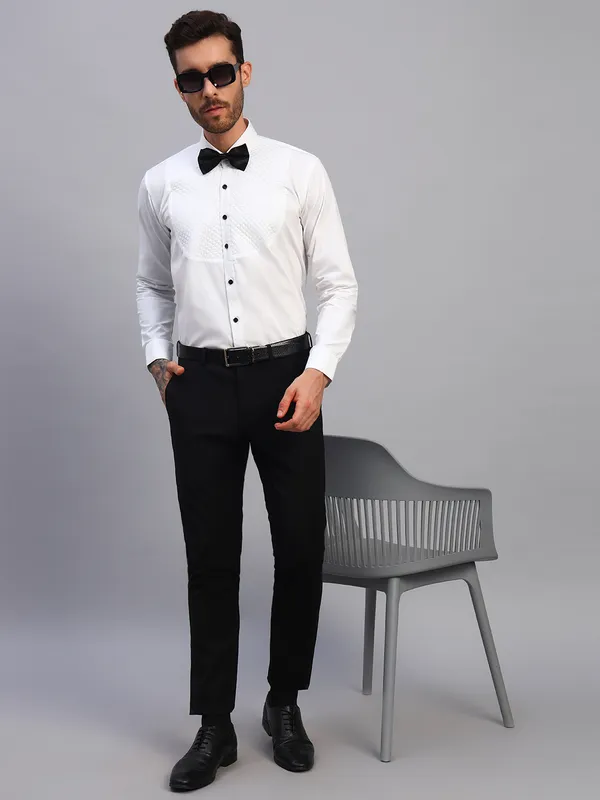 White_Original_Spread_Collar_Textured_Cotton_Slim_Fit_Formal_Shirt_For_Men