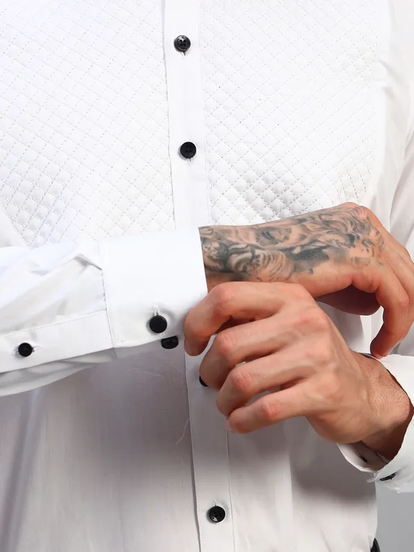 White_Original_Spread_Collar_Textured_Cotton_Slim_Fit_Formal_Shirt_For_Men