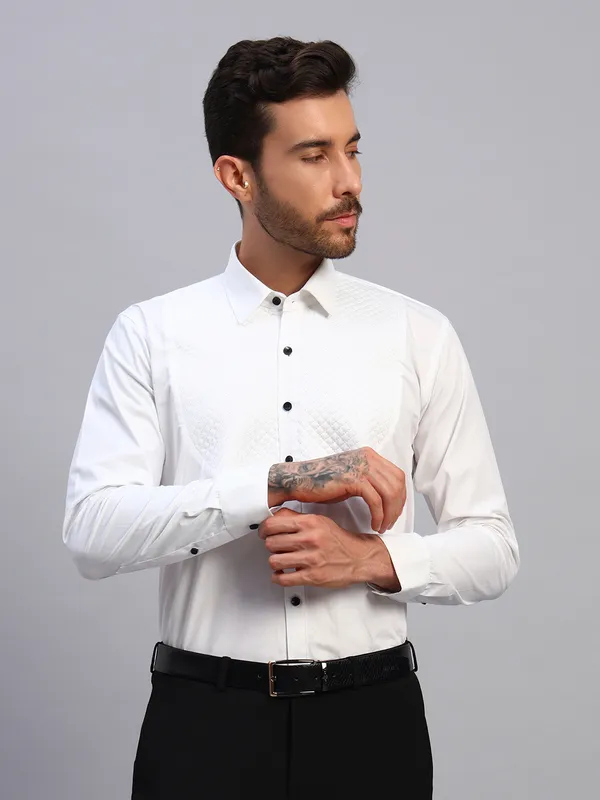 White_Original_Spread_Collar_Textured_Cotton_Slim_Fit_Formal_Shirt_For_Men