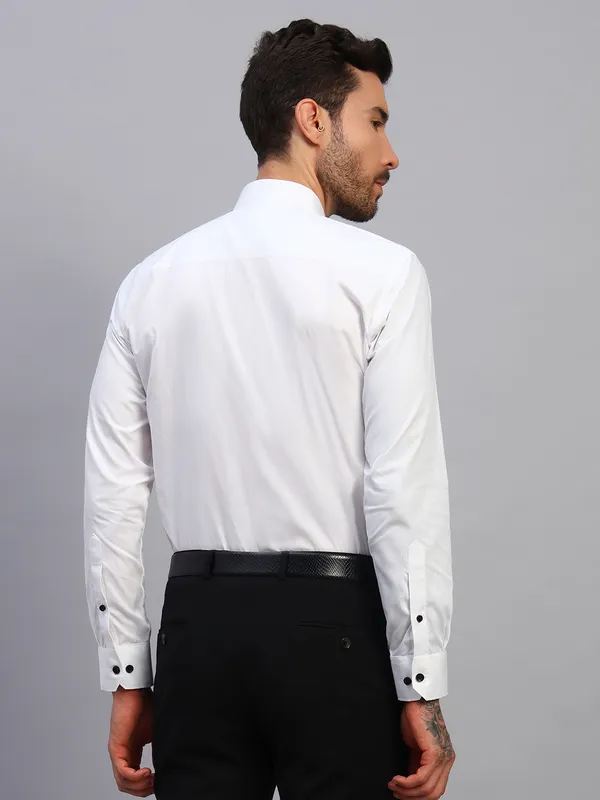 White_Original_Spread_Collar_Textured_Cotton_Slim_Fit_Formal_Shirt_For_Men