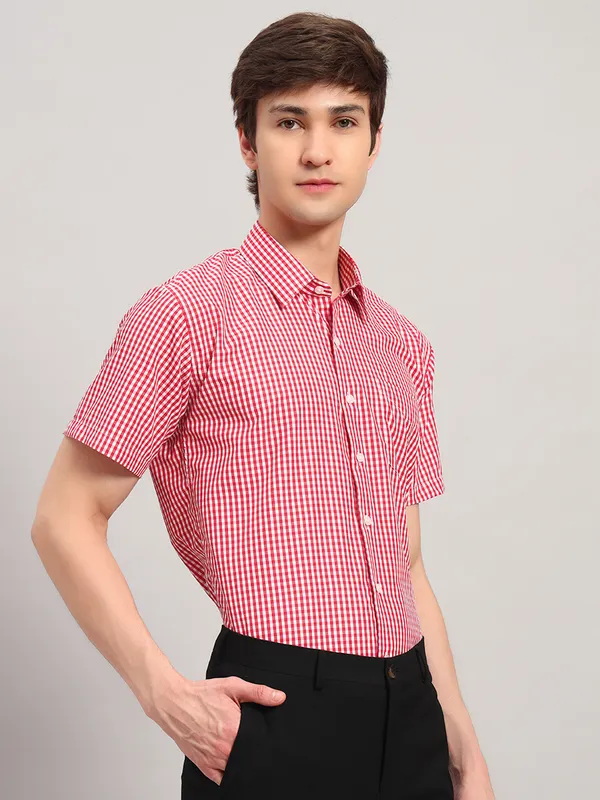 Red_And_White_Slim_Fit_Checked_Spread_Collar_Half_Sleeve_Cotton_Formal_Shirt_For_Men