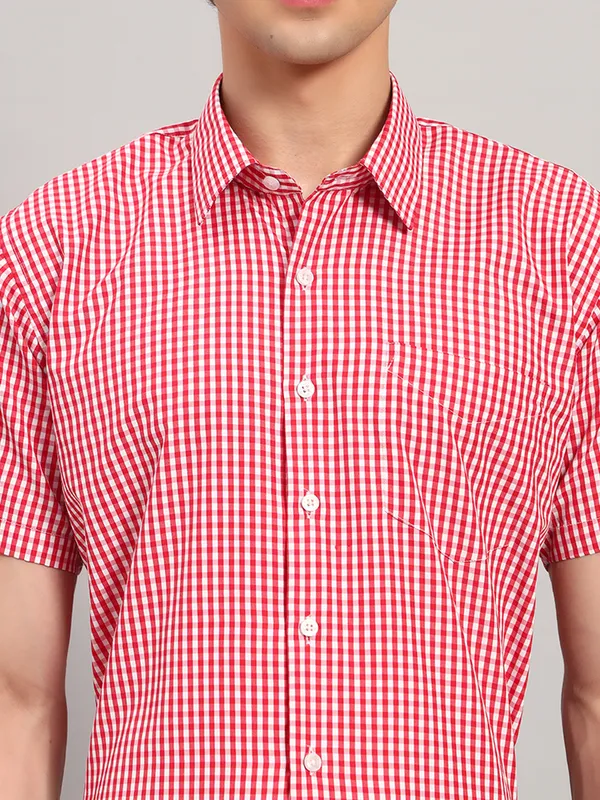 Red_And_White_Slim_Fit_Checked_Spread_Collar_Half_Sleeve_Cotton_Formal_Shirt_For_Men