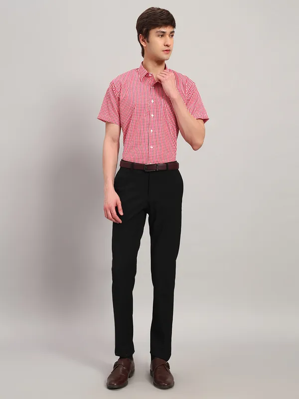 Red_And_White_Slim_Fit_Checked_Spread_Collar_Half_Sleeve_Cotton_Formal_Shirt_For_Men