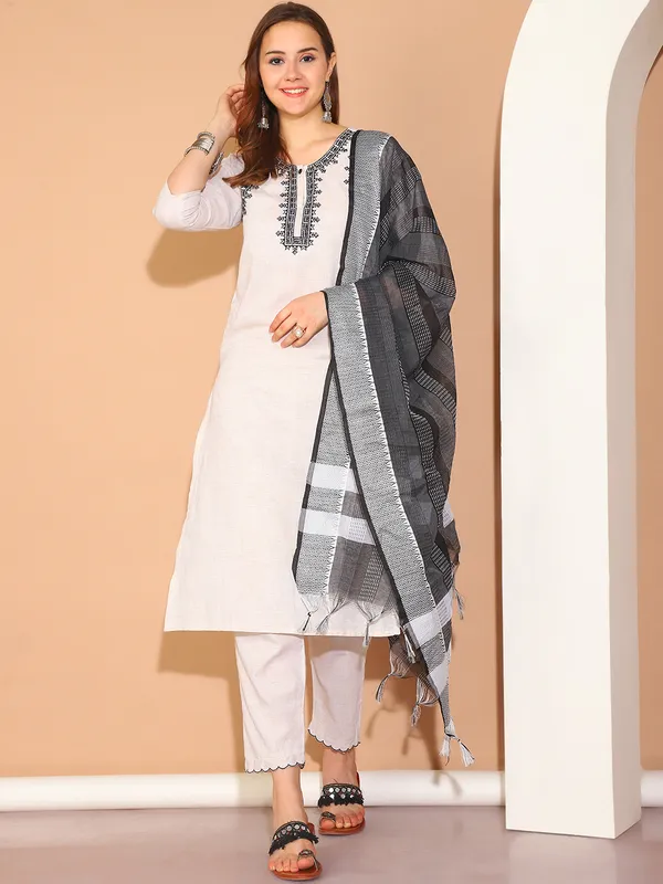 Off_White_Khadi_Cotton_Off_Ethnic_Kurta_Suit_With_Dupatta_Set_For_Women