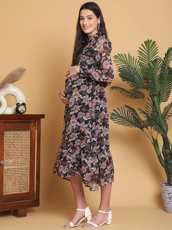 Black_Floral_Printed_Georgette_Maternity_Midi_Dress_For_Women