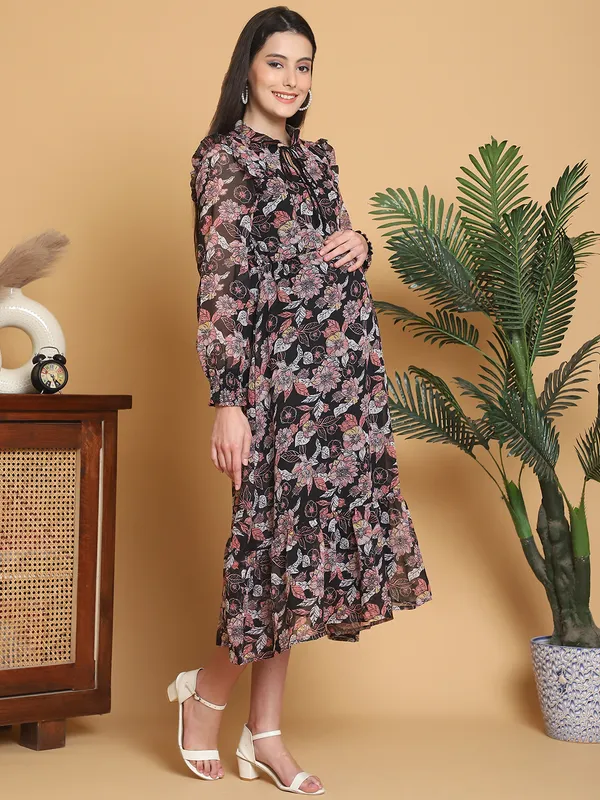 Black_Floral_Printed_Georgette_Maternity_Midi_Dress_For_Women