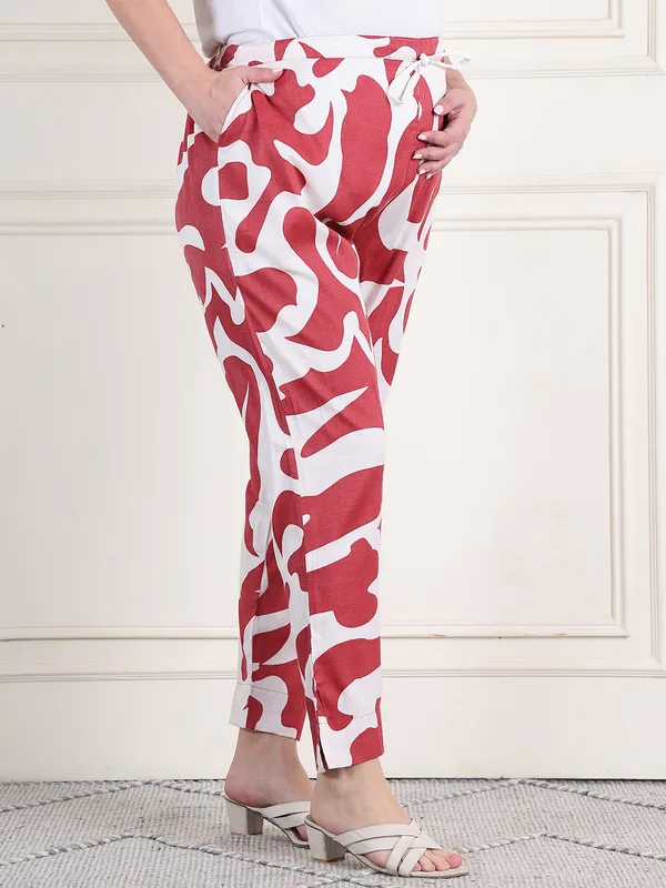 Red_And_White_Graphic_Print_Cotton_Slub_Maternity_Anarkali_Kurta_With_Trouser_Sets_Dress_For_Women
