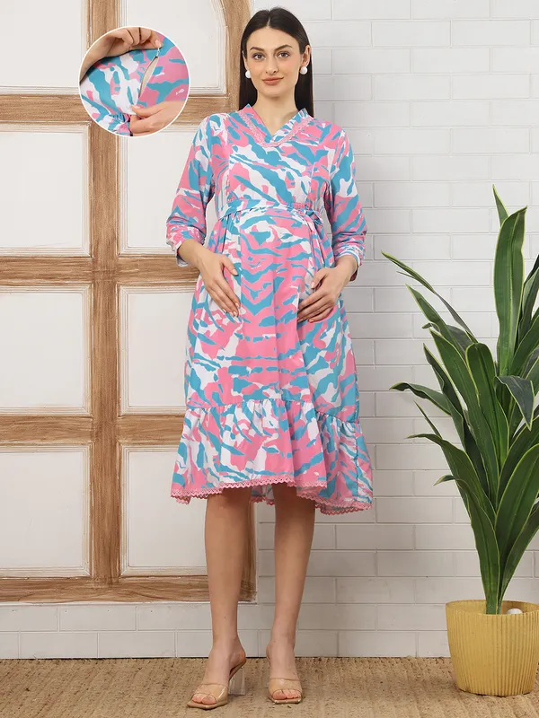 Moms_Maternity_Women's_Abstract_Print_Crepe_Pink_Color_V_Neck_Midi_Dress