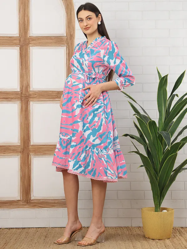 Moms_Maternity_Women's_Abstract_Print_Crepe_Pink_Color_V_Neck_Midi_Dress