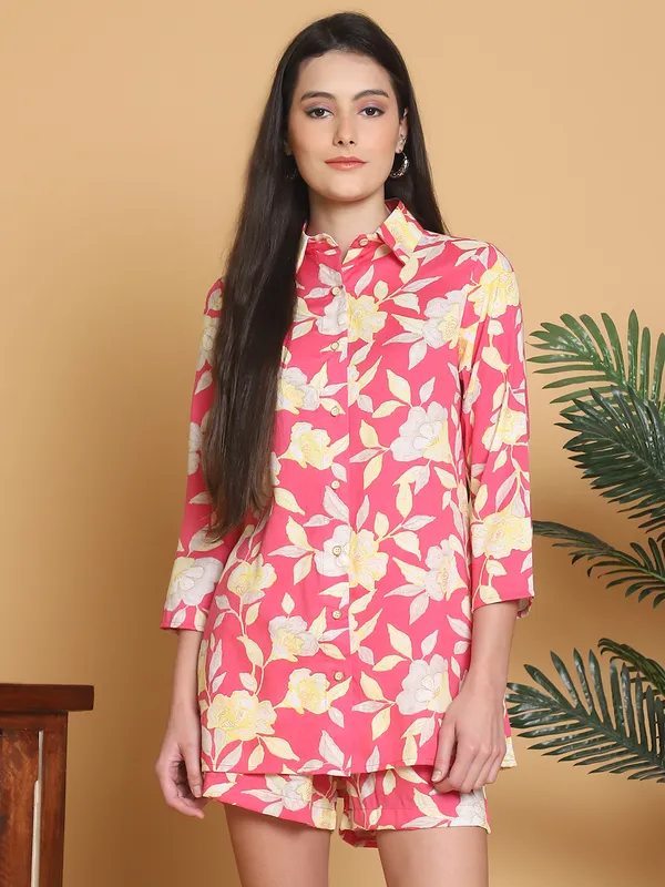 Pink_And_White_Floral_Printed_Cotton_Slub_Shirt_With_Short_Co-Ords_Set_For_Women