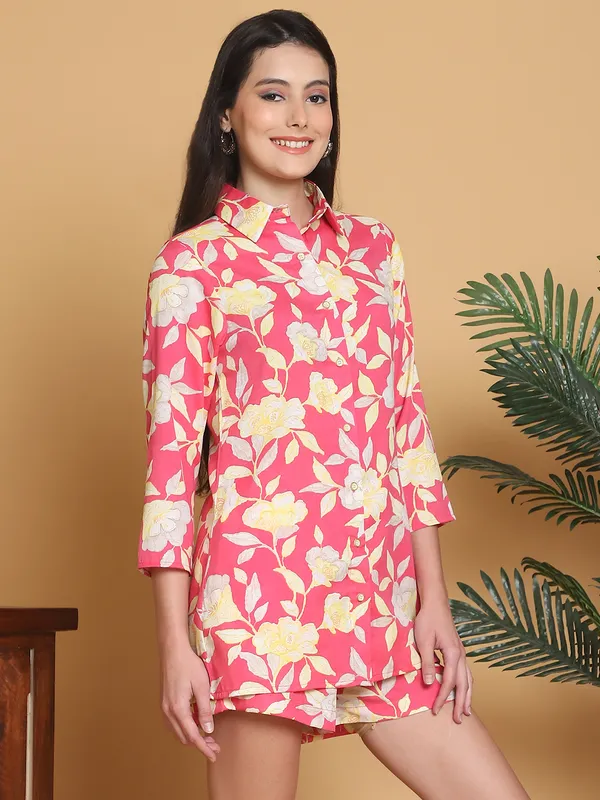 Pink_And_White_Floral_Printed_Cotton_Slub_Shirt_With_Short_Co-Ords_Set_For_Women