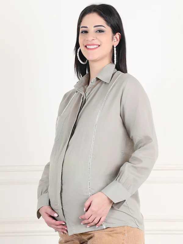 Grey_Solid_Cotton_Lace_Inserted_Maternity_Shirt_For_Women