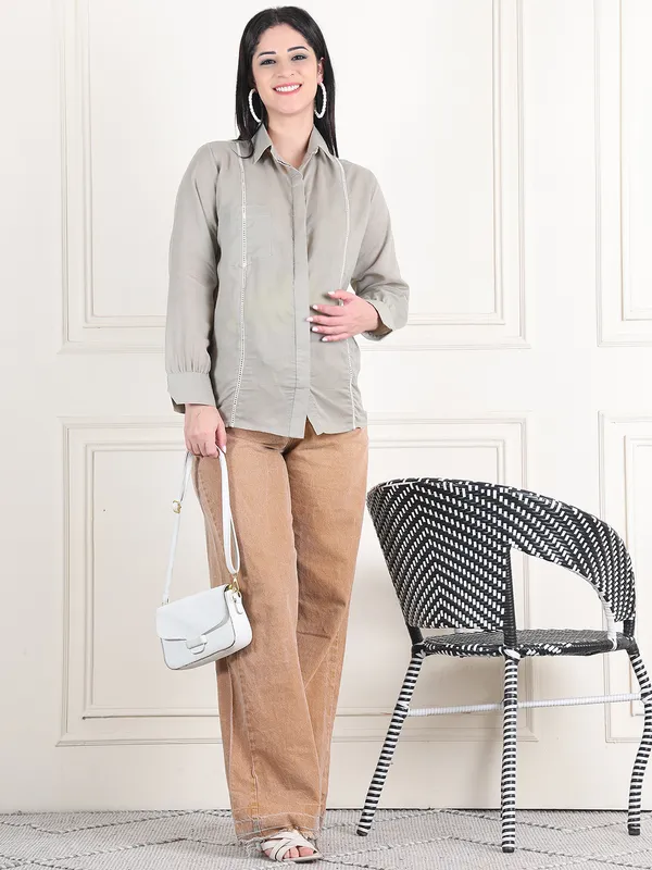 Grey_Solid_Cotton_Lace_Inserted_Maternity_Shirt_For_Women