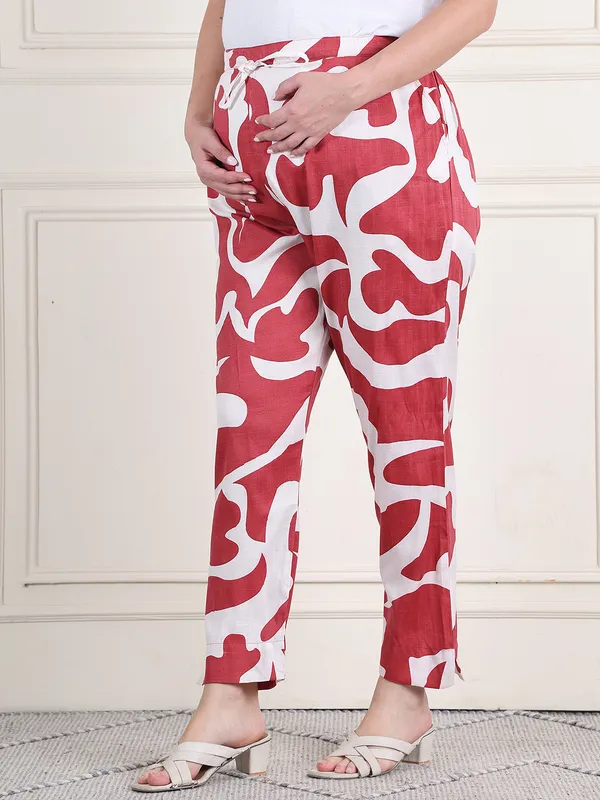 Red_Graphic_Print_Cotton_Slub_Maternity_Trouser_For_Women