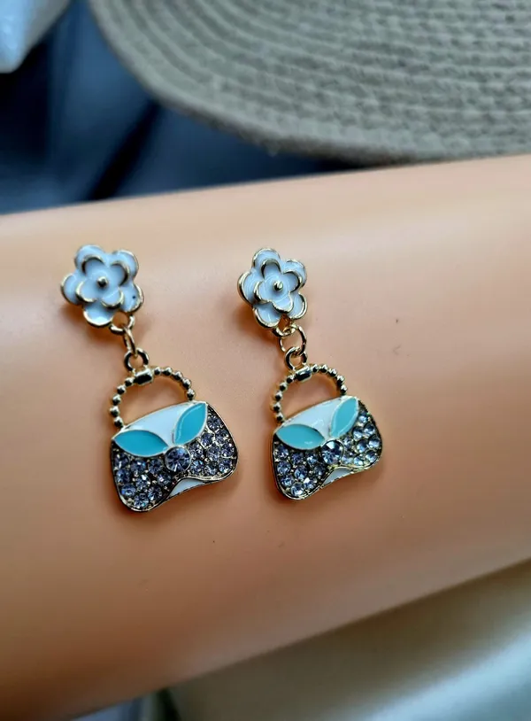 Gold-Tone_Bag_and_White_Flower_Drop_Earrings_Cubic_Zirconia_Alloy_Hoop_Earring