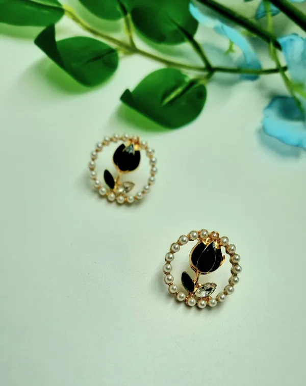 Elegant_Pearl_Flower_Earrings_Pearl_Alloy_Stud_Earring