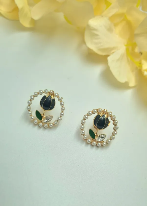 Elegant_Pearl_Flower_Earrings_Pearl_Alloy_Stud_Earring