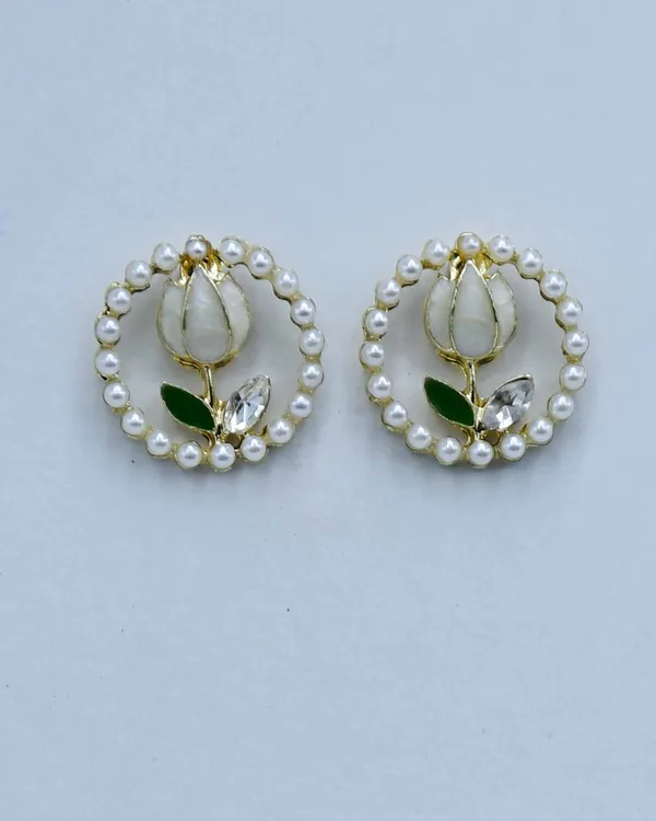 Elegant_Pearl_Flower_Earrings_Pearl_Alloy_Stud_Earring