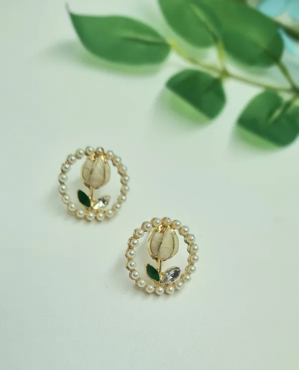 Elegant_Pearl_Flower_Earrings_Pearl_Alloy_Stud_Earring