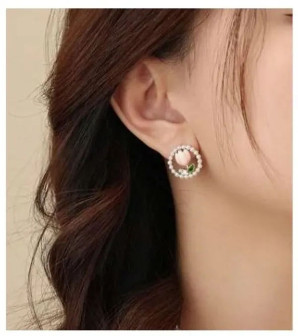 Elegant_Pearl_Flower_Earrings_Pearl_Alloy_Stud_Earring