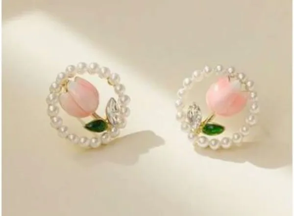 Elegant_Pearl_Flower_Earrings_Pearl_Alloy_Stud_Earring
