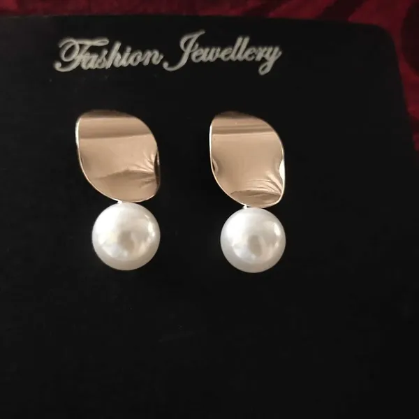Geometry_Round_Pearl_Stud_Earrings_for_Women_in_14K_Gold_Sliver_?14mm?_Brass,_Mother_of_Pearl_Stud_Earring