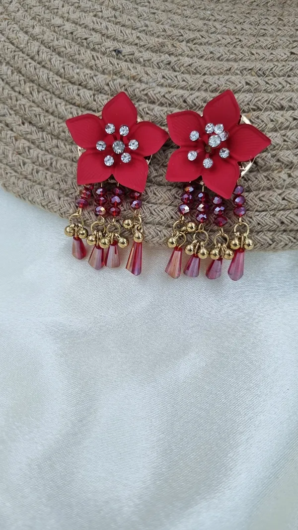 Elegant_Flower_Earrings_with_Gold_Accents_Cubic_Zirconia_Brass_Drops_&_Danglers