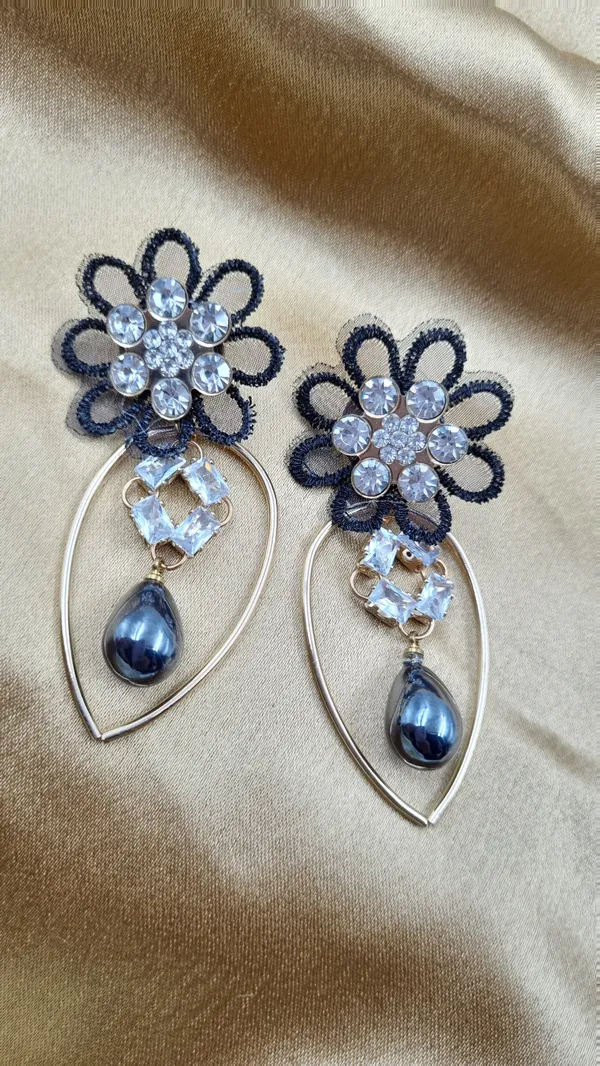 Antique_Flower_Earrings_with_Delicate_Pearls_Cubic_Zirconia_Alloy,_Copper_Drops_&_Danglers,_Hoop_Earring,_Earring_Set