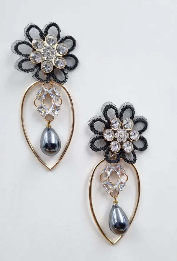 Antique_Flower_Earrings_with_Delicate_Pearls_Cubic_Zirconia_Alloy,_Copper_Drops_&_Danglers,_Hoop_Earring,_Earring_Set