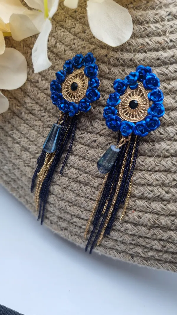 Alluring_Drop_Earrings_with_Delicate_Gold_Chains_and_Tassels_Crystal_Alloy_Drops_&_Danglers,_Hoop_Earring