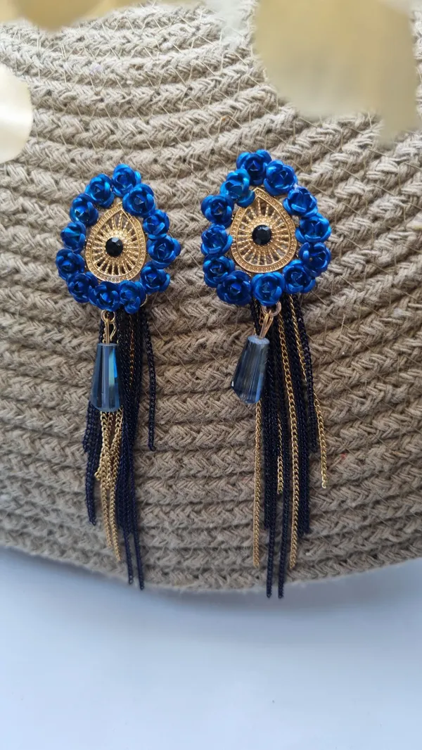 Alluring_Drop_Earrings_with_Delicate_Gold_Chains_and_Tassels_Crystal_Alloy_Drops_&_Danglers,_Hoop_Earring