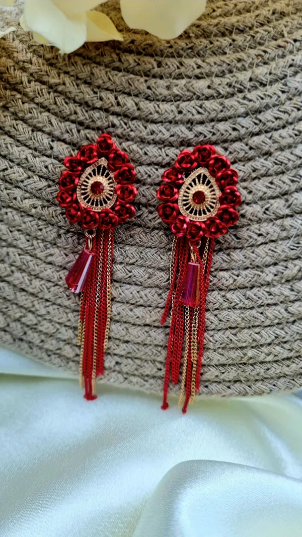 Alluring_Drop_Earrings_with_Delicate_Gold_Chains_and_Tassels_Crystal_Alloy_Drops_&_Danglers,_Hoop_Earring