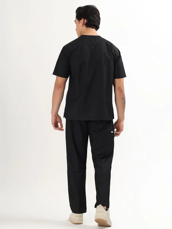 Customized_Jet_Black_V-Neck_Ultra_Soft_Scrub_Suit_Set_With_10_Pockets_For_Men