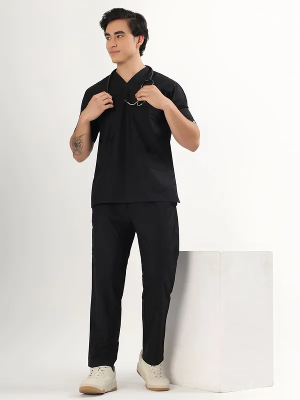 Customized_Jet_Black_V-Neck_Ultra_Soft_Scrub_Suit_Set_With_10_Pockets_For_Men