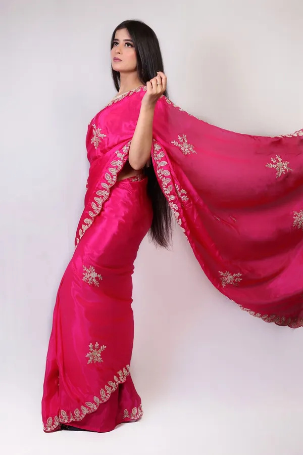 Pink_Elegant_Embroidered_Saree_With_Gold_Border