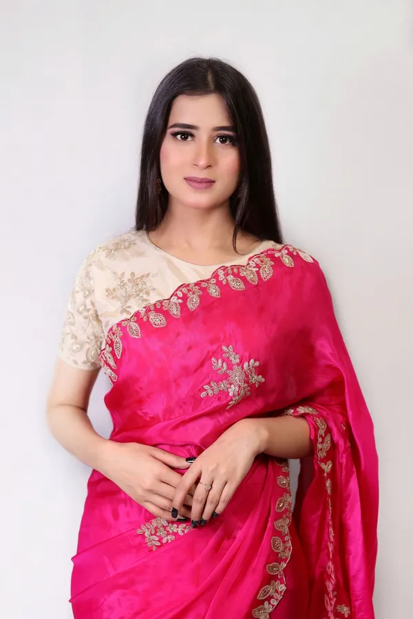 Pink_Elegant_Embroidered_Saree_With_Gold_Border