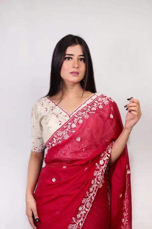 Pink_Elegant_Embroidered_Saree_With_Beige_Blouse