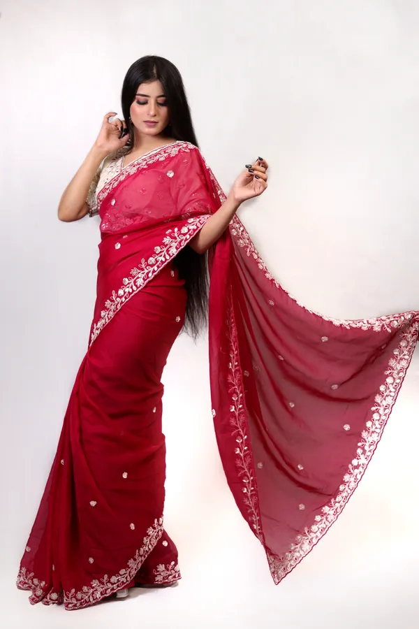 Pink_Elegant_Embroidered_Saree_With_Beige_Blouse
