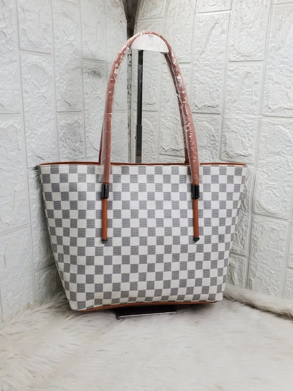 White_Premium_Polyurethane_Hand_Bag_For_Women