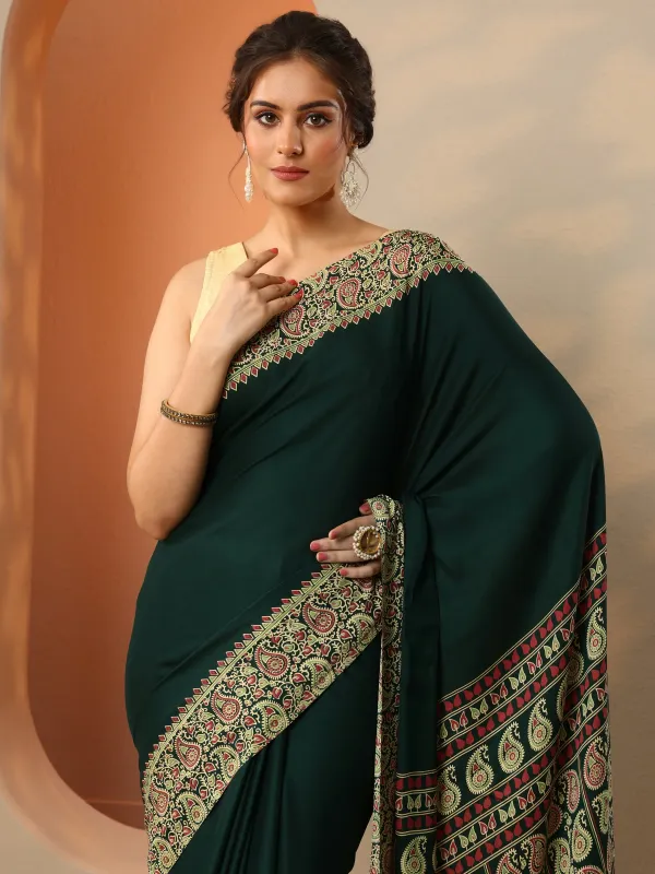 Green_Solid_Satin_Saree_With_Unstitched_Blouse_Piece_(3)