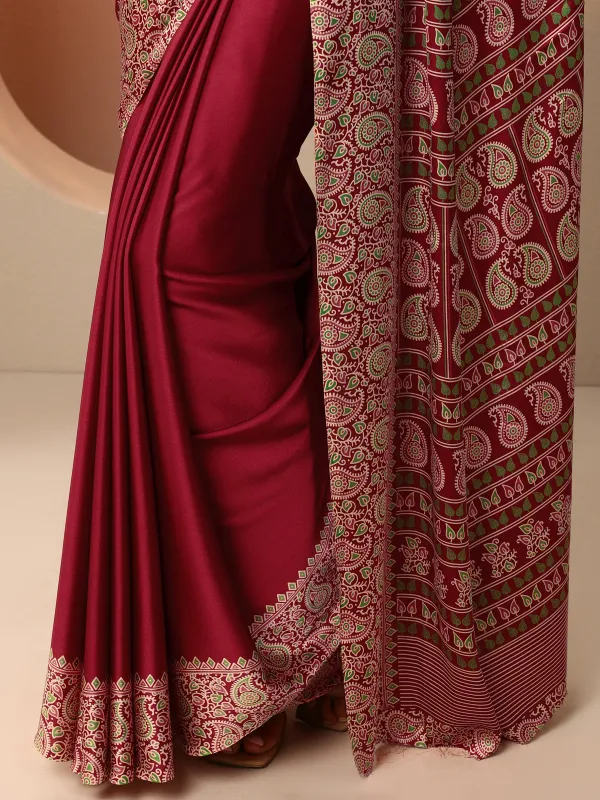Red_Solid_Satin_Saree_With_Unstitched_Blouse_Piece_(7)