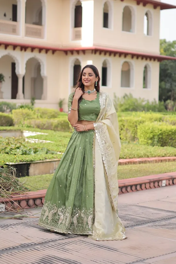Green_Goldcrush_Gowns_For_Women