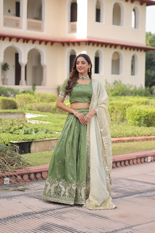 Green_Goldcrush_Gowns_For_Women