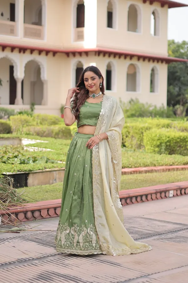 Green_Goldcrush_Gowns_For_Women